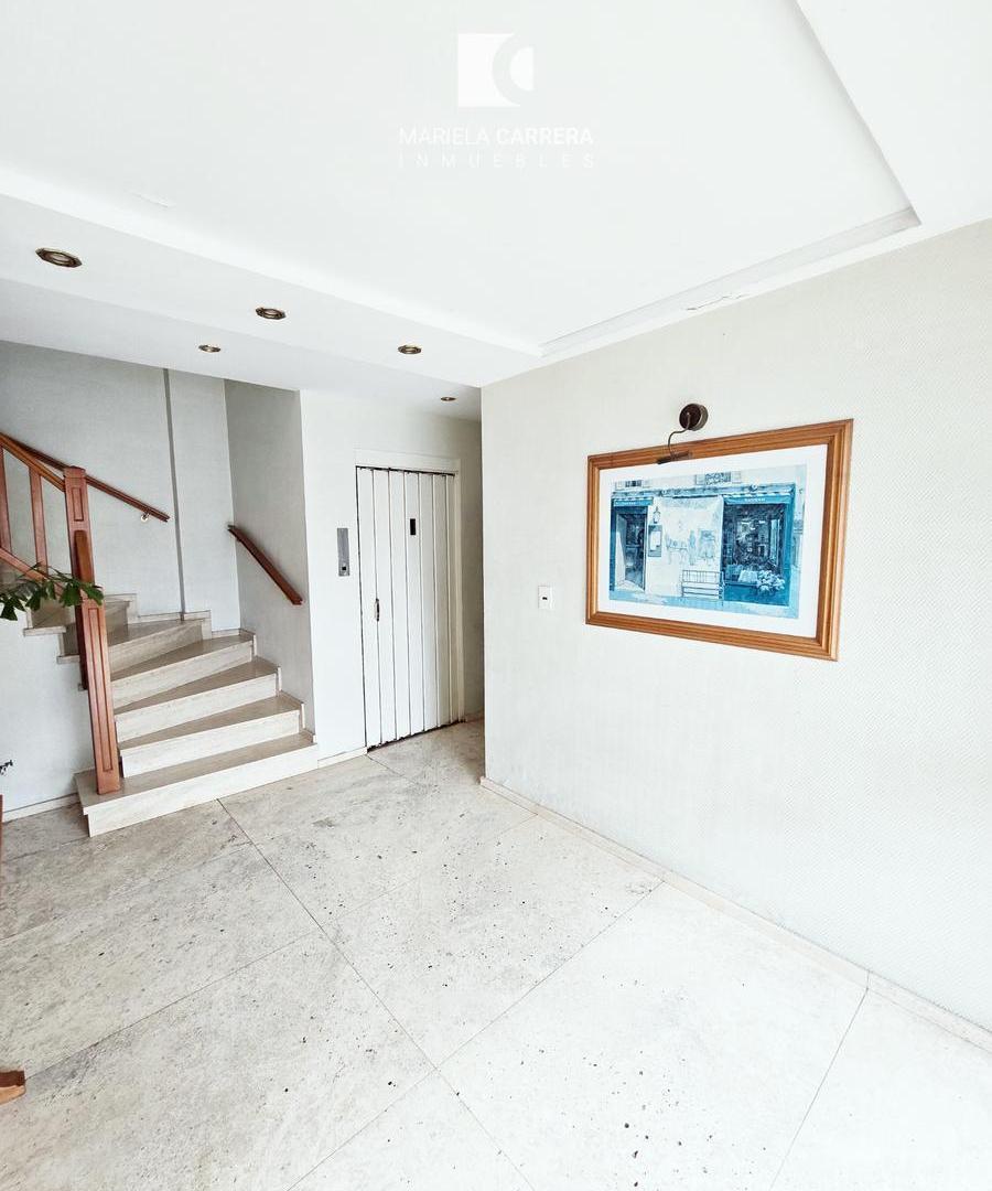 Foto de Departamento de 2 ambientes amplios en plena zona residencial. Bajas, imagen 1
