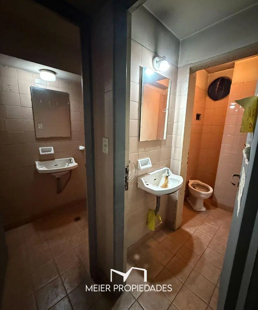 Local Comercial con Entrepiso en Monserrat CABA 90m2 Ubicacion Estrategica 2