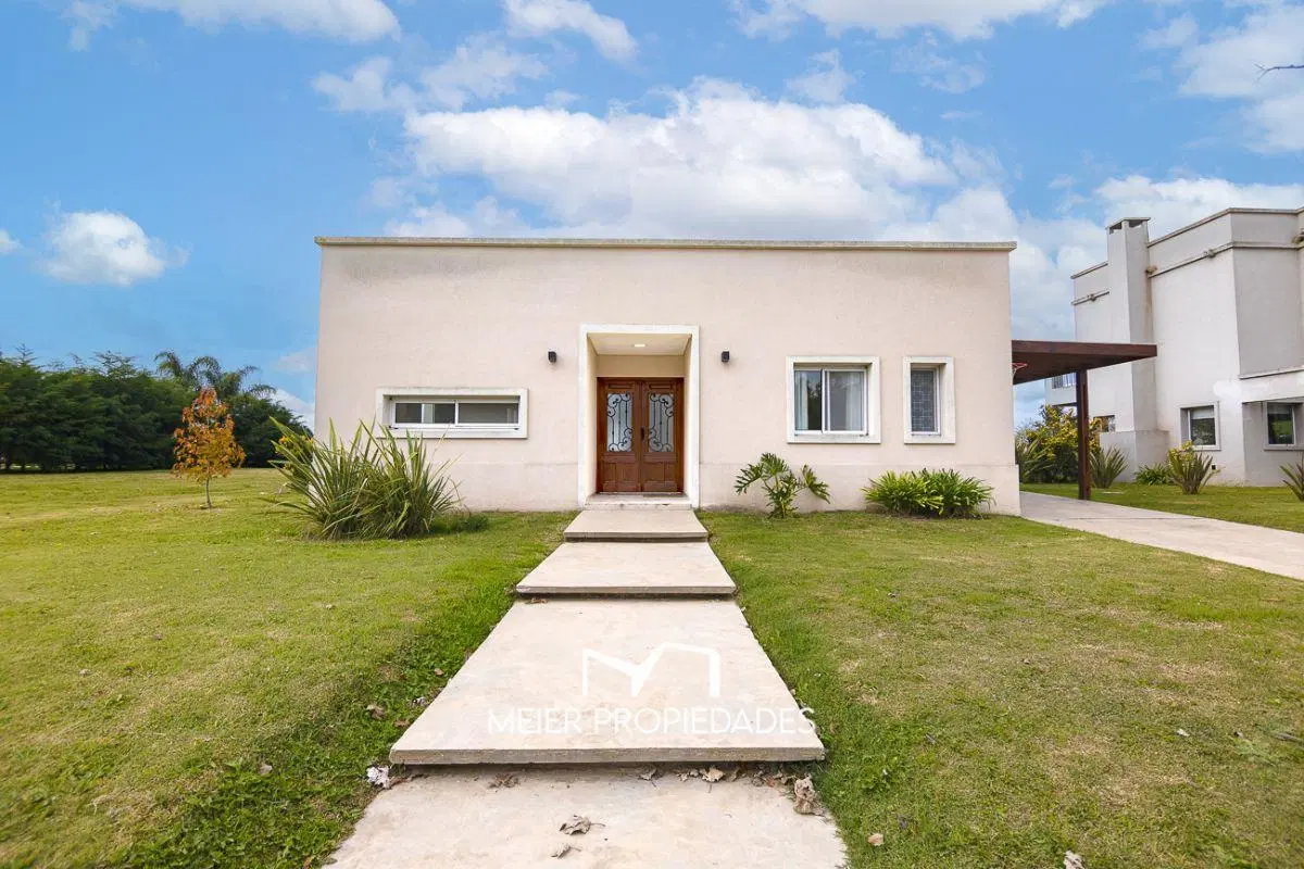 Casa de Categoría en Venta sobre el Lago en "Lagos de San Eliseo" | 4 Dormitorios | Pileta 2