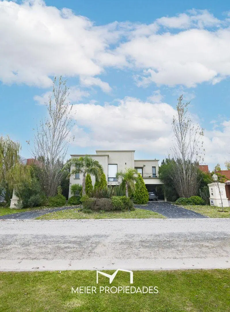 Exclusiva Residencia de Categoría en Lagos de San Eliseo 2