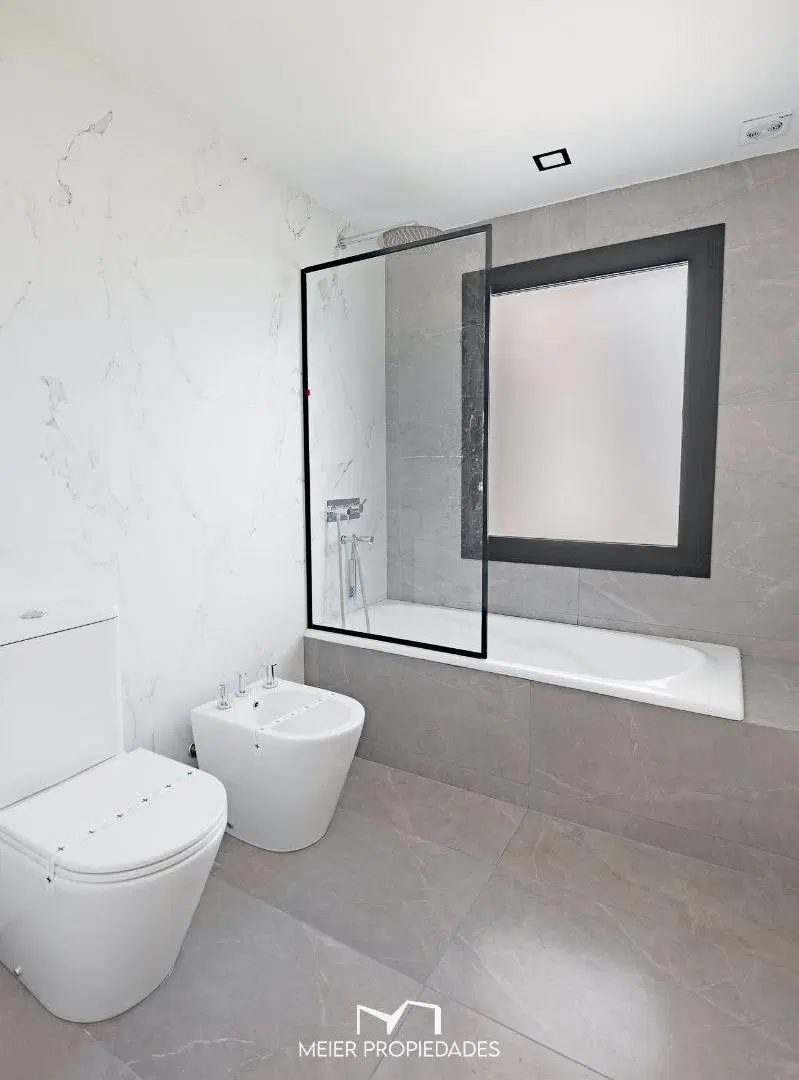 Exclusiva Residencia de Diseño en "El Rebenque Country Club" | Doble Altura - Galería con Parrilla 8