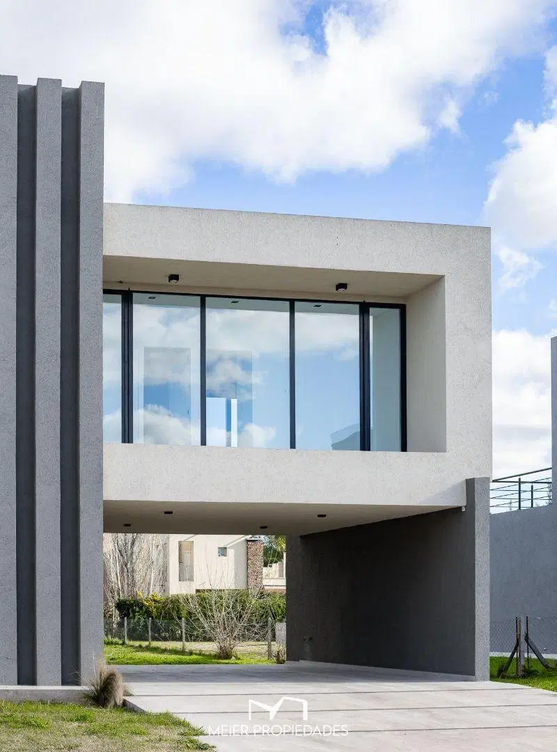 Exclusiva Residencia de Diseño en "El Rebenque Country Club" | Doble Altura - Galería con Parrilla 4