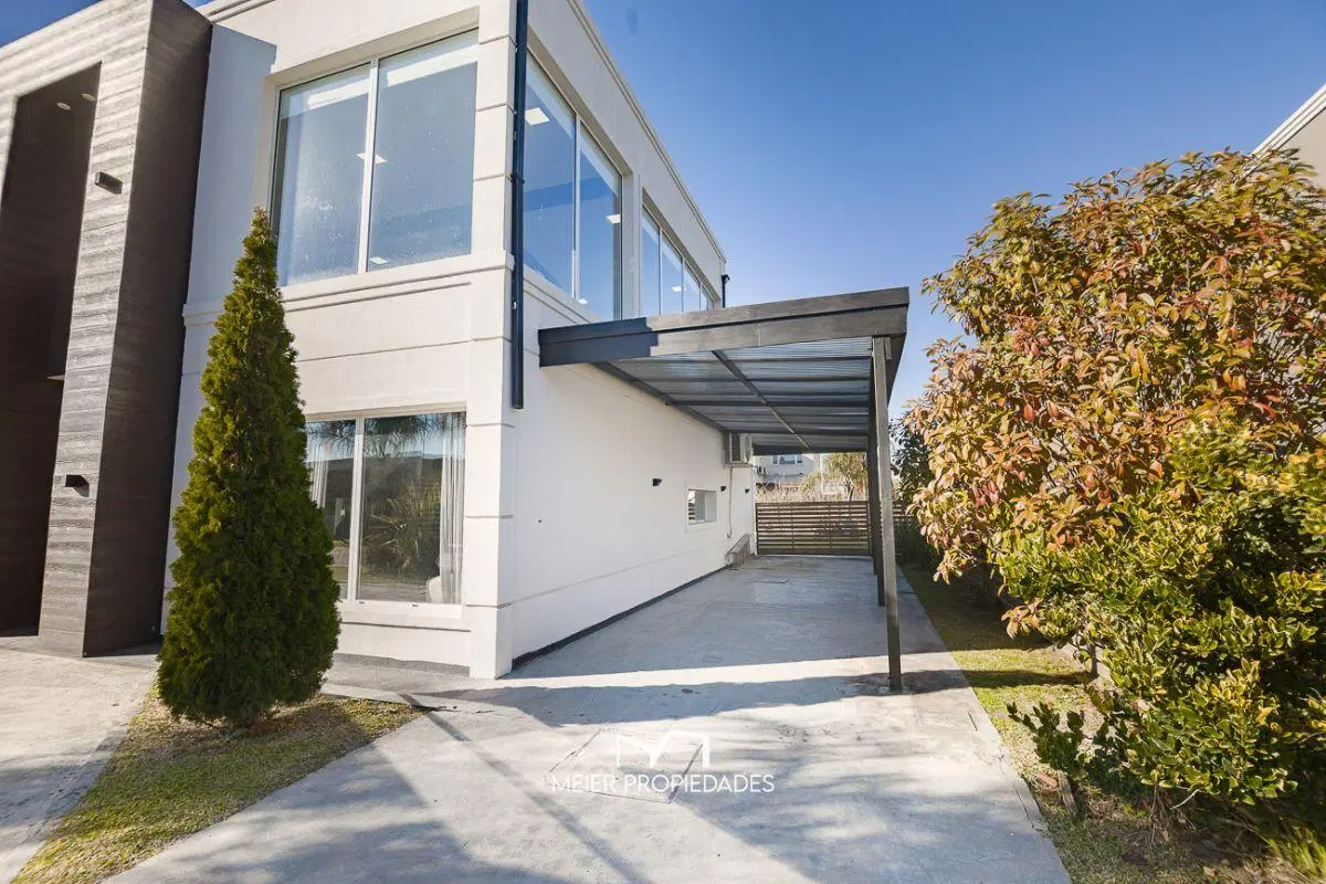 Exclusiva Residencia de Categoría con Master Suite de Lujo y Pileta en Lagos de Canning 8