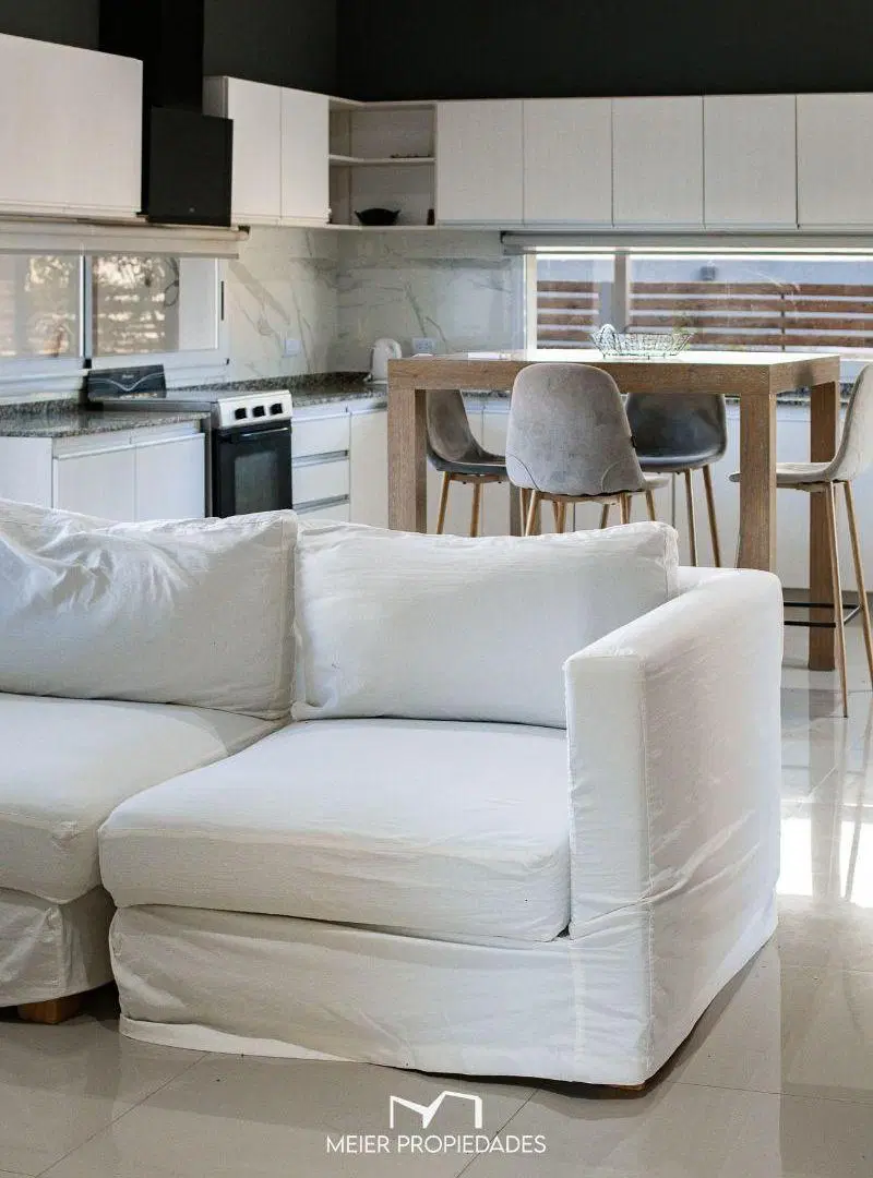 Exclusiva Residencia de Categoría con Master Suite de Lujo y Pileta en Lagos de Canning 5