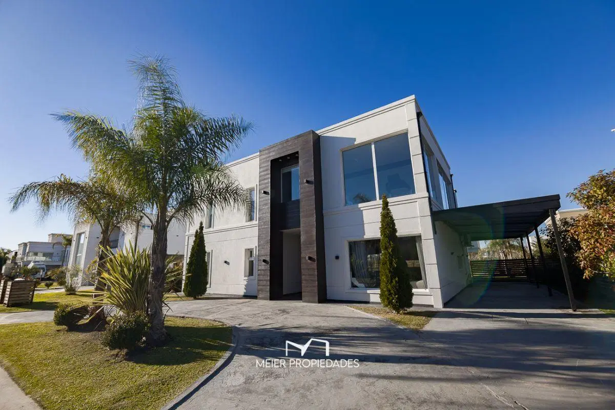 Exclusiva Residencia de Categoría con Master Suite de Lujo y Pileta en Lagos de Canning 3