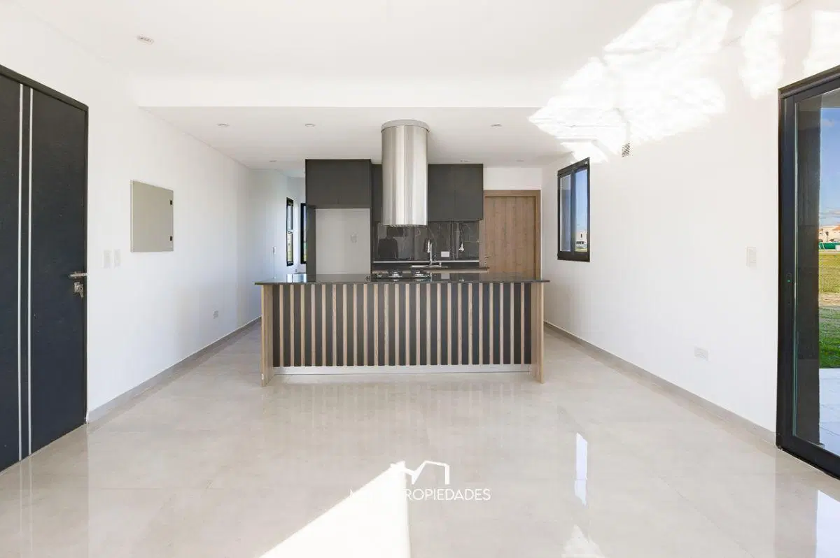 Moderna Residencia a Estrenar con Piscina y Master Suite en El Rebenque Canning 8