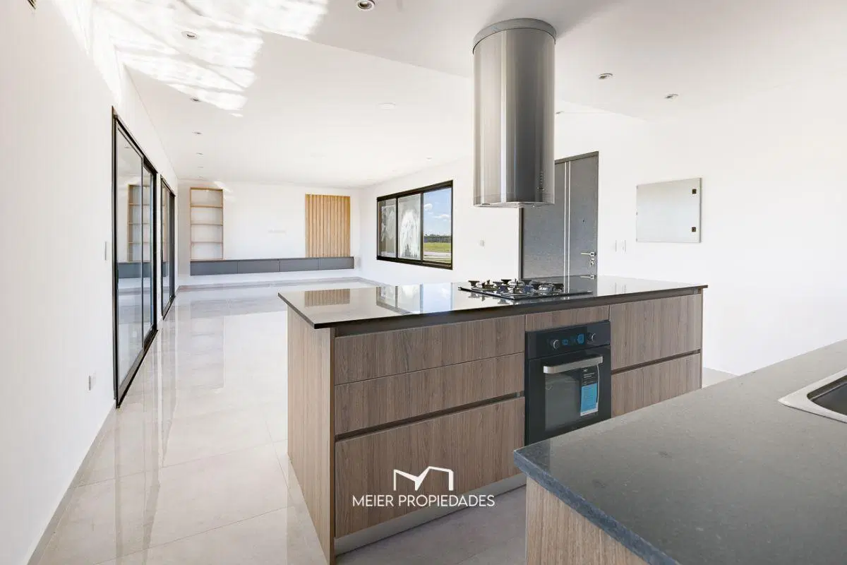 Moderna Residencia a Estrenar con Piscina y Master Suite en El Rebenque Canning 3
