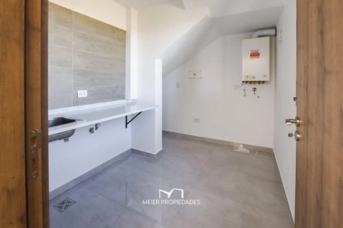 Moderna Residencia a Estrenar con Piscina y Master Suite en El Rebenque Canning 2
