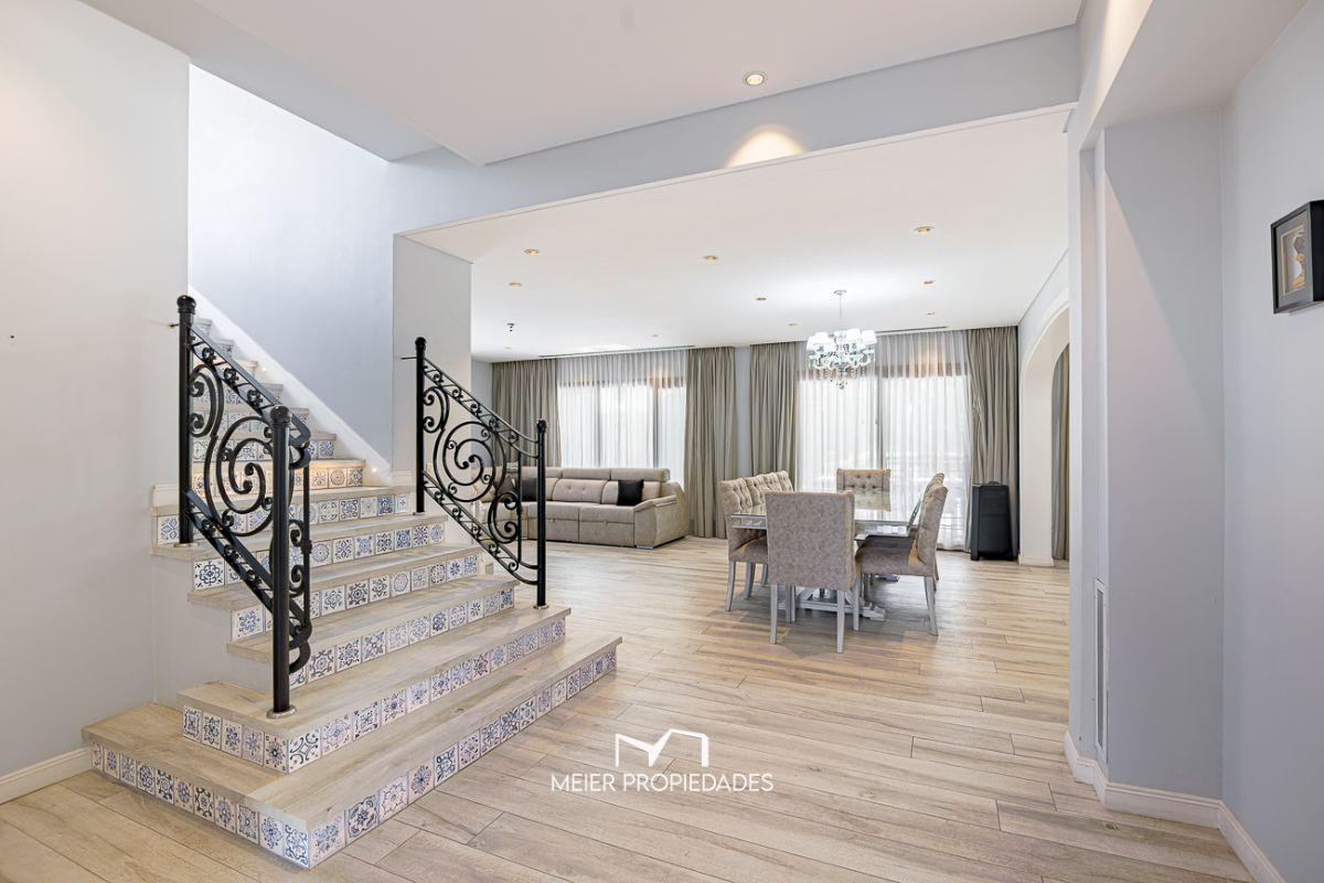 Foto de Imponente casa de 440 m² en 3 niveles, 5 Habitaciones en suite y, imagen 3