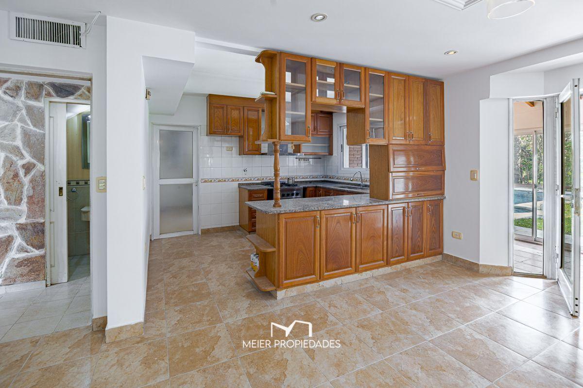 Foto de Casa de estilo clásico con 4 dormitorios, quincho, pileta y playroo en, imagen 5