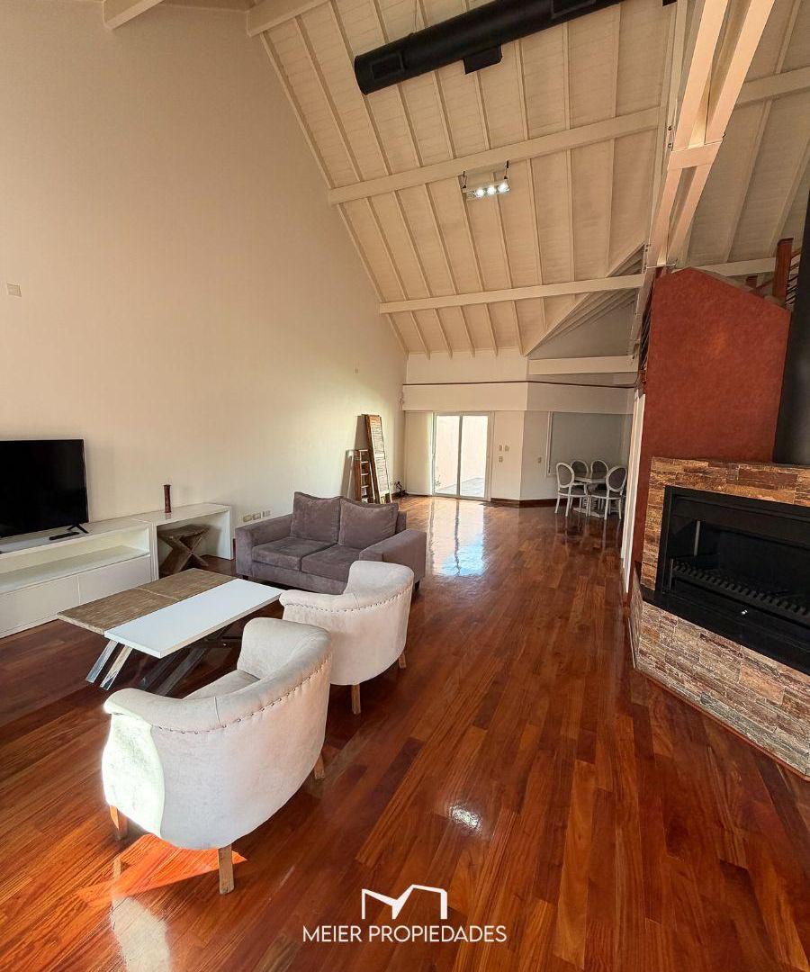 Foto de Casa de categoría 475m² con gran parque, pileta climatizada y quincho, imagen 5