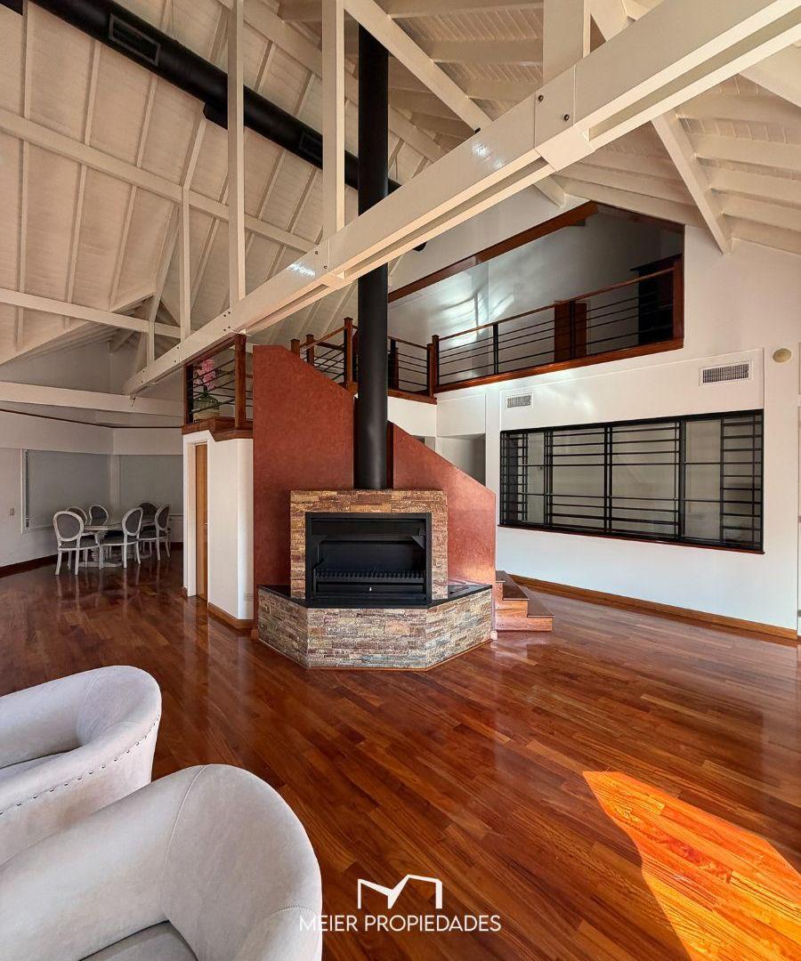 Foto de Casa de categoría 475m² con gran parque, pileta climatizada y quincho, imagen 4