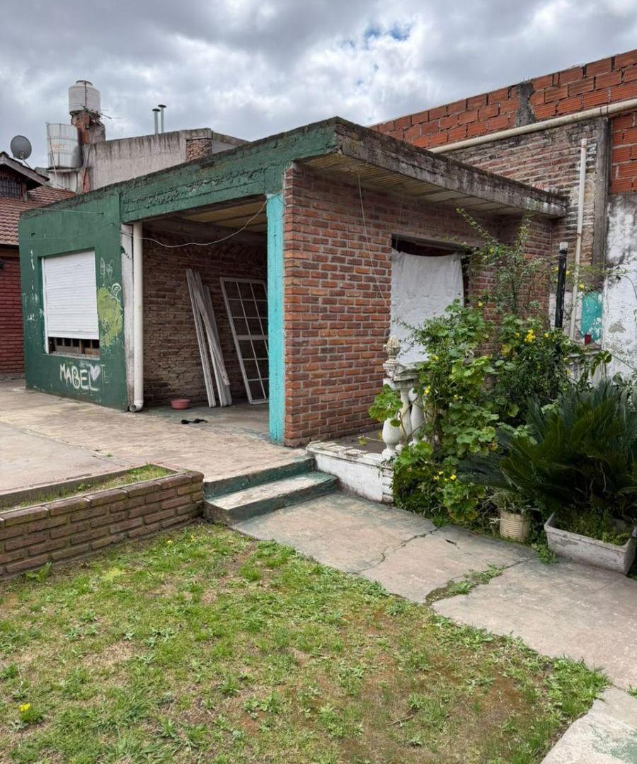 Foto de Chalet de estilo Tradicional con Amplio Lote Parquizado en Isidro, imagen 2