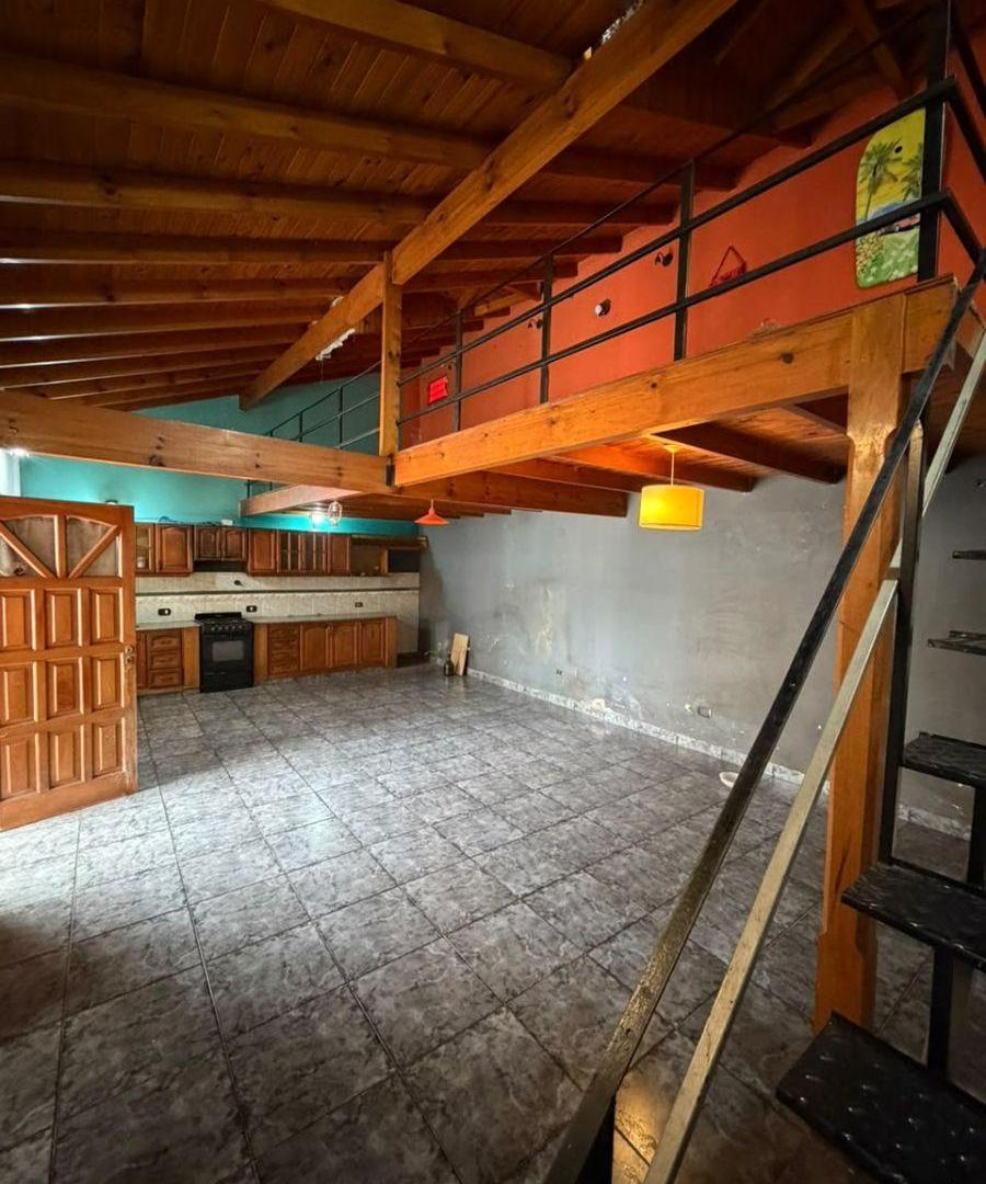 Foto de Chalet de estilo Tradicional con Amplio Lote Parquizado en Isidro, imagen 3