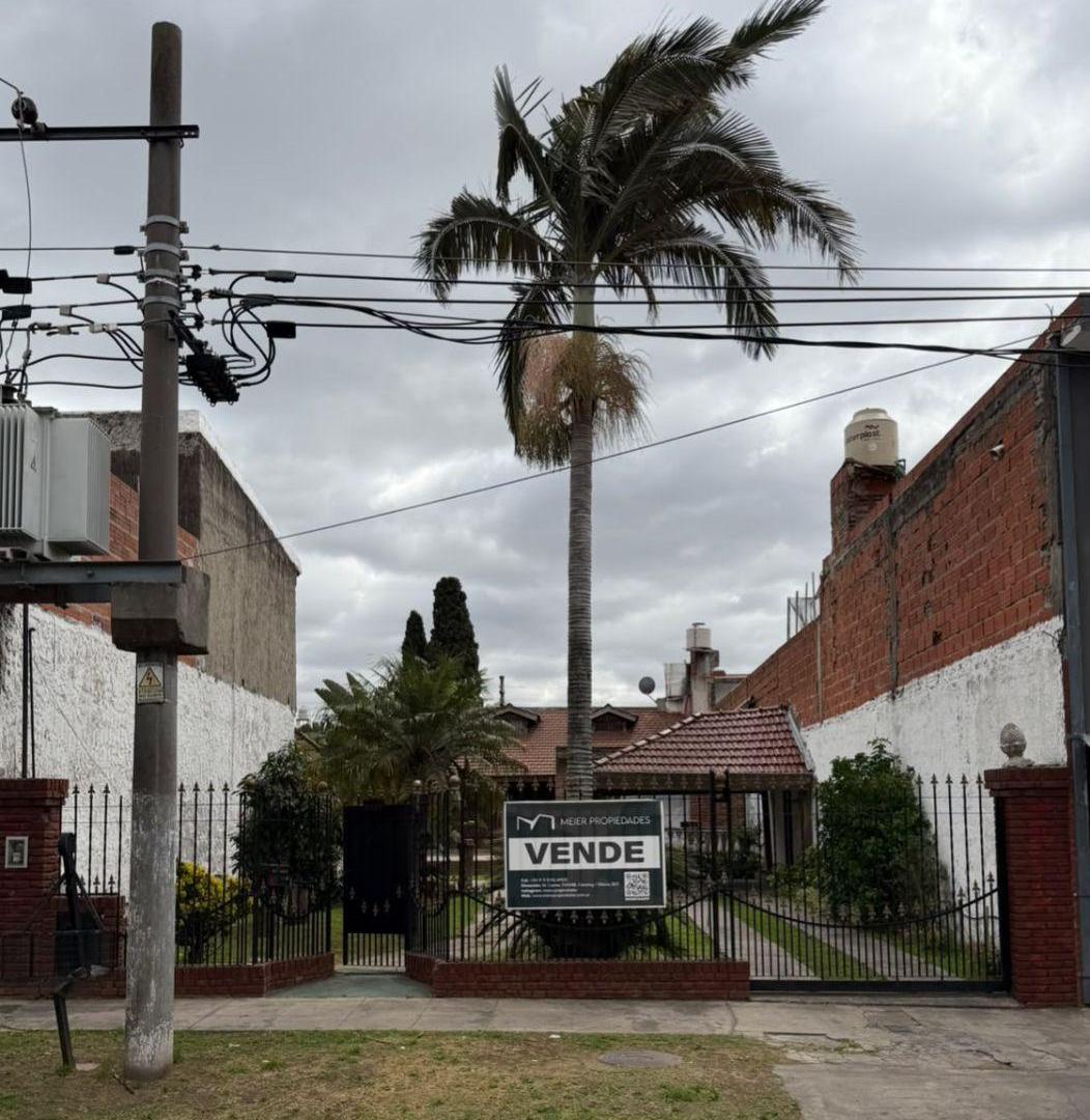 Foto de Chalet de estilo Tradicional con Amplio Lote Parquizado en Isidro, imagen 4