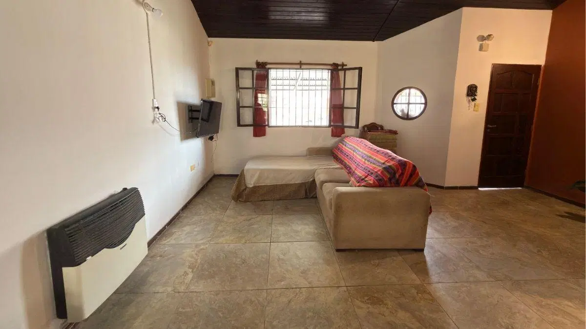 Casa de 2 dormitorios con galería, patio y cochera – Los Perales 5