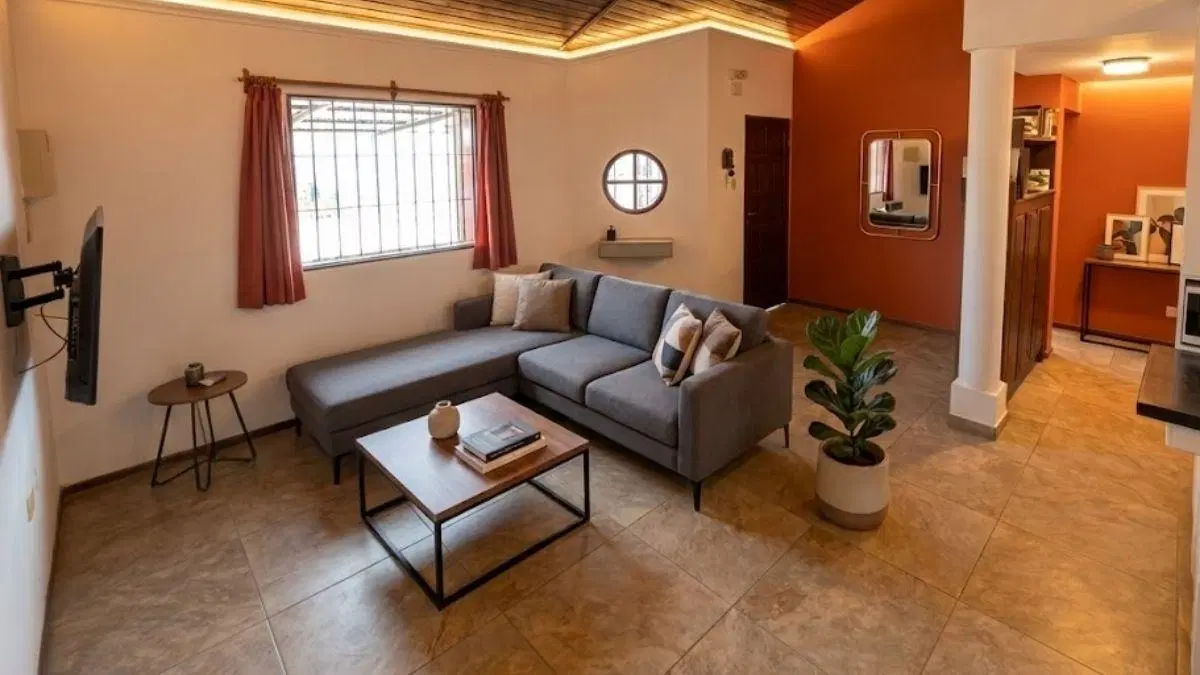 Casa de 2 dormitorios con galería, patio y cochera – Los Perales 2