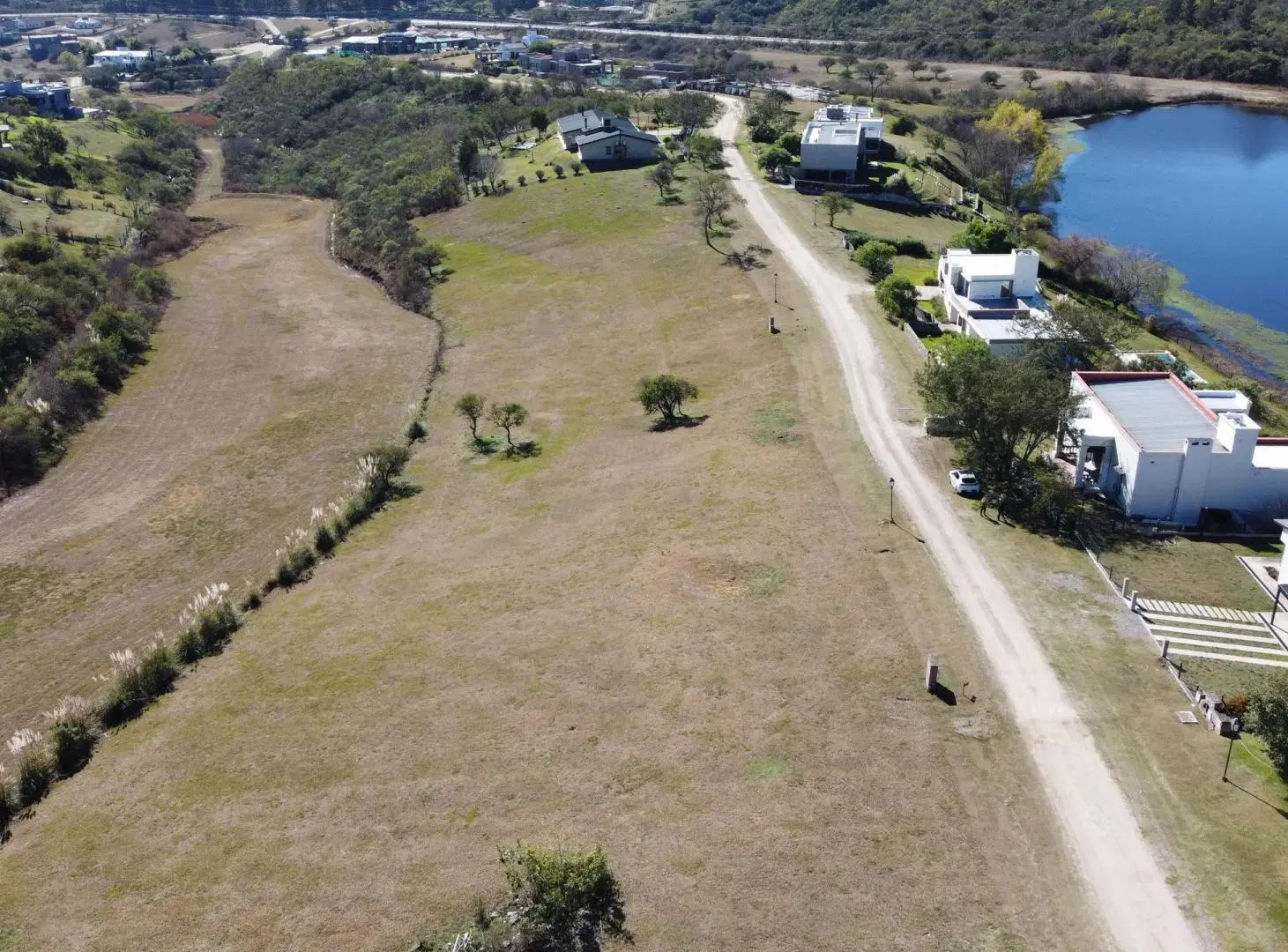 Terreno de 2.000 m² a metros del lago – Club de Campo La Almona 4