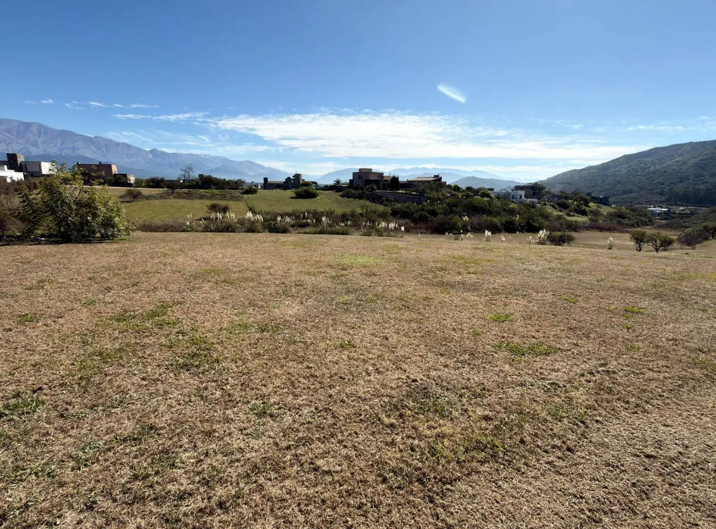 Terreno de 2.000 m² a metros del lago – Club de Campo La Almona 3