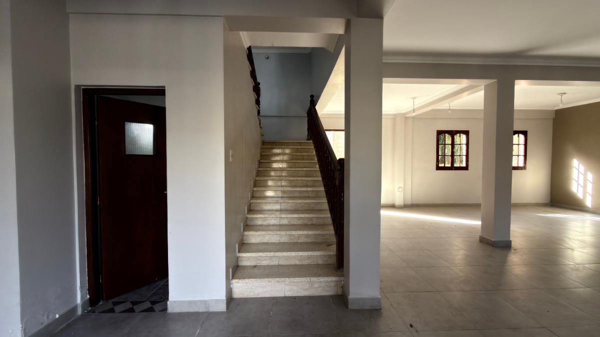 Foto de Casa de 8 ambientes y 3 dormitorios en suite – Bajo La Viña, imagen 1