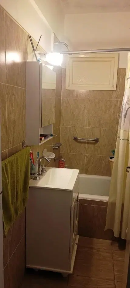 Depto 2 ambientes Centro con balcon a la calle 1