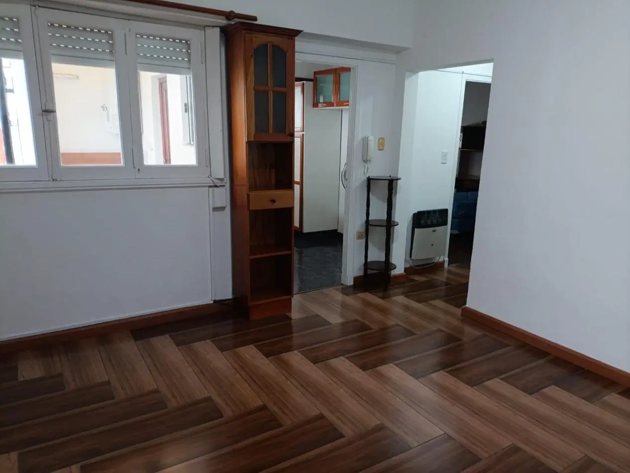 P.H. 3 Ambientes 1° piso por escalera, zona Luro y Champagnat, muy lindo !!! 1
