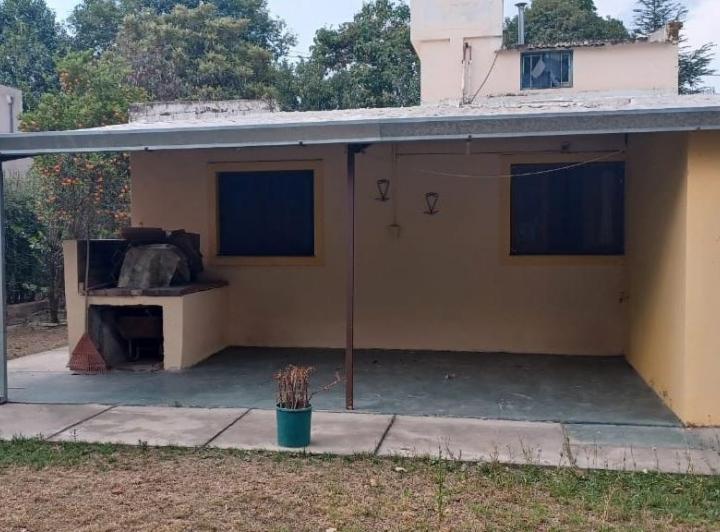 Vendo linda casa en Barrio Los Olmos 4