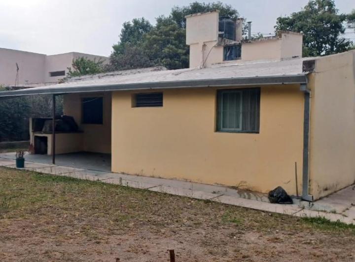 Vendo linda casa en Barrio Los Olmos 5