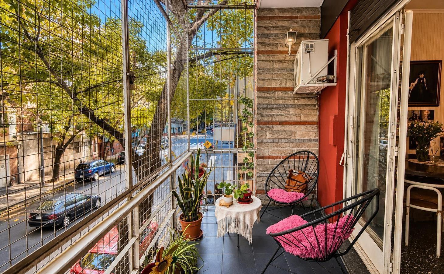 PH en Villa Crespo: 2 plantas con balcón, terraza y gran potencial para vivir y/o para inversión