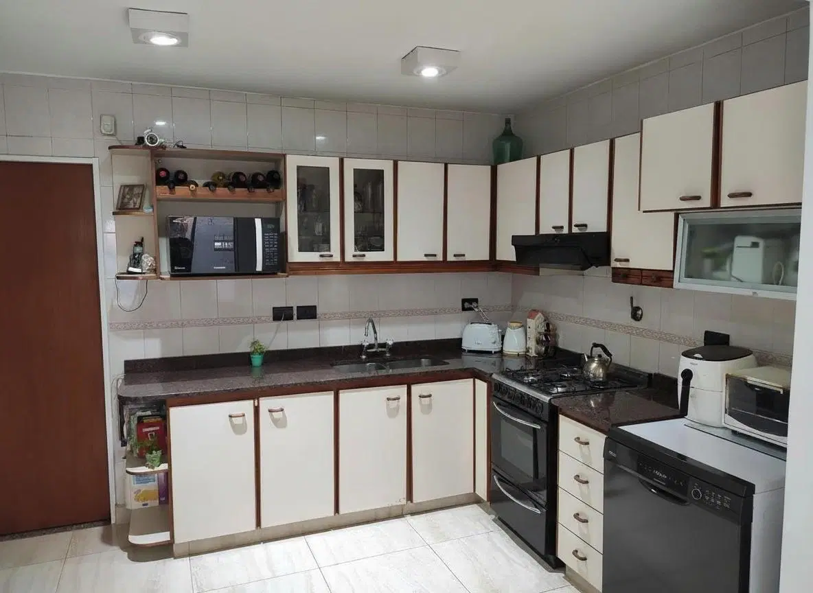 OPORTUNIDAD! Amplia casa 5 dormitorios, 3 baños en excelente zona de Villa Devoto – Lote propio 1