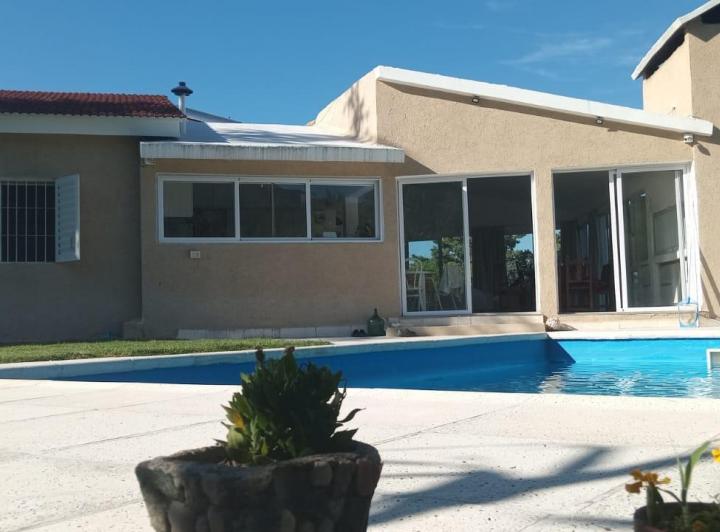 En venta Casa 3 Dormitorios, 3 Baños, Pileta, Cochera! San Antonio De Arredondo. 1