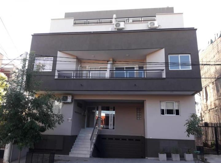 Venta Departamento 2 Dormitorios, Cochera, Patio. Fincas Del Lago V.Carlos Paz 5