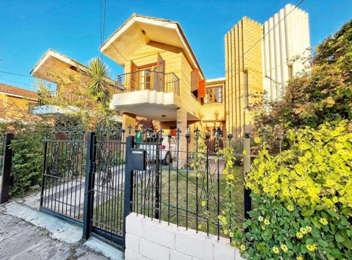 EN VENTA –CASA 3 DORMITORIOS, COCHERA, QUINCHO, Bº SANTA RITA, VILLA CARLOS PAZ 1