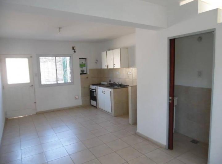 En Venta Duplex 1 Dormitorio, Patio, Villa Carlos Paz, Bº Las Rosas. 2