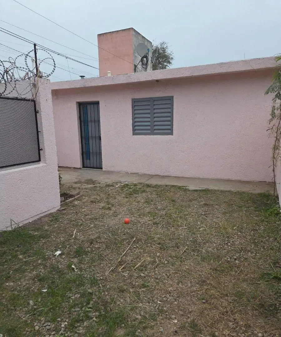 Casa 2 dormitorios en alquiler en Rivera Indarte 4