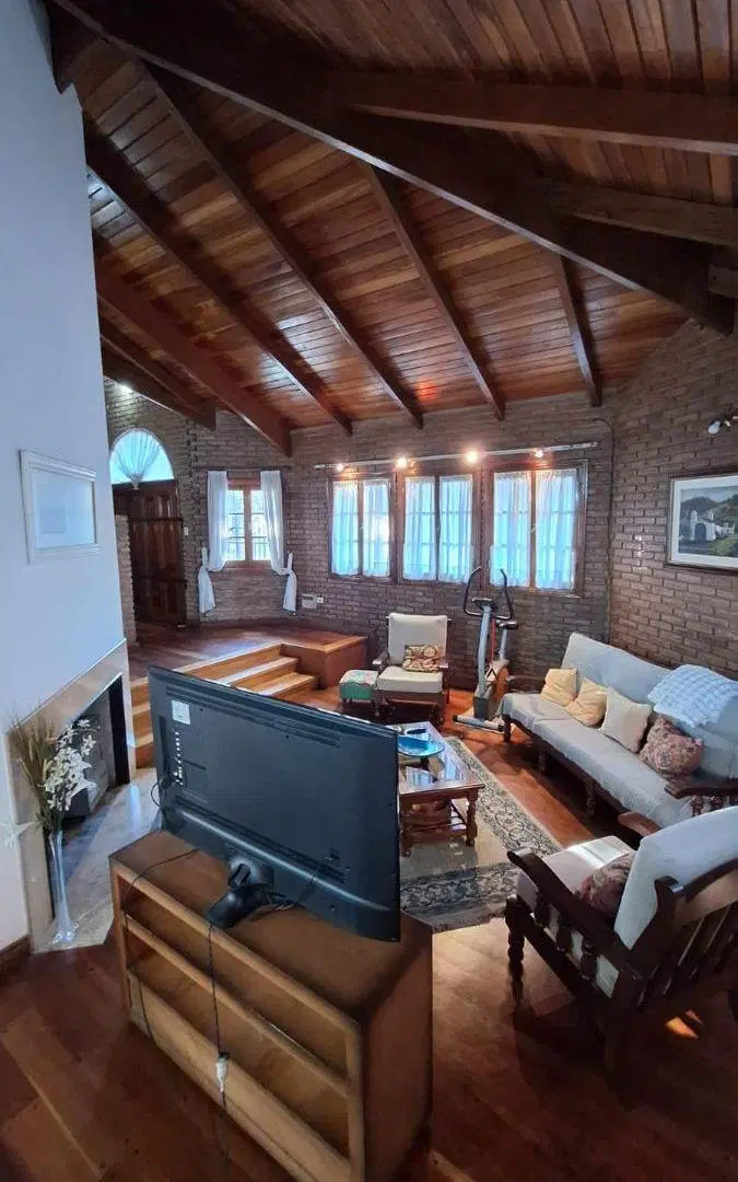 Casa de 380 m² con 5 dormitorios en venta en Alto Palermo 5