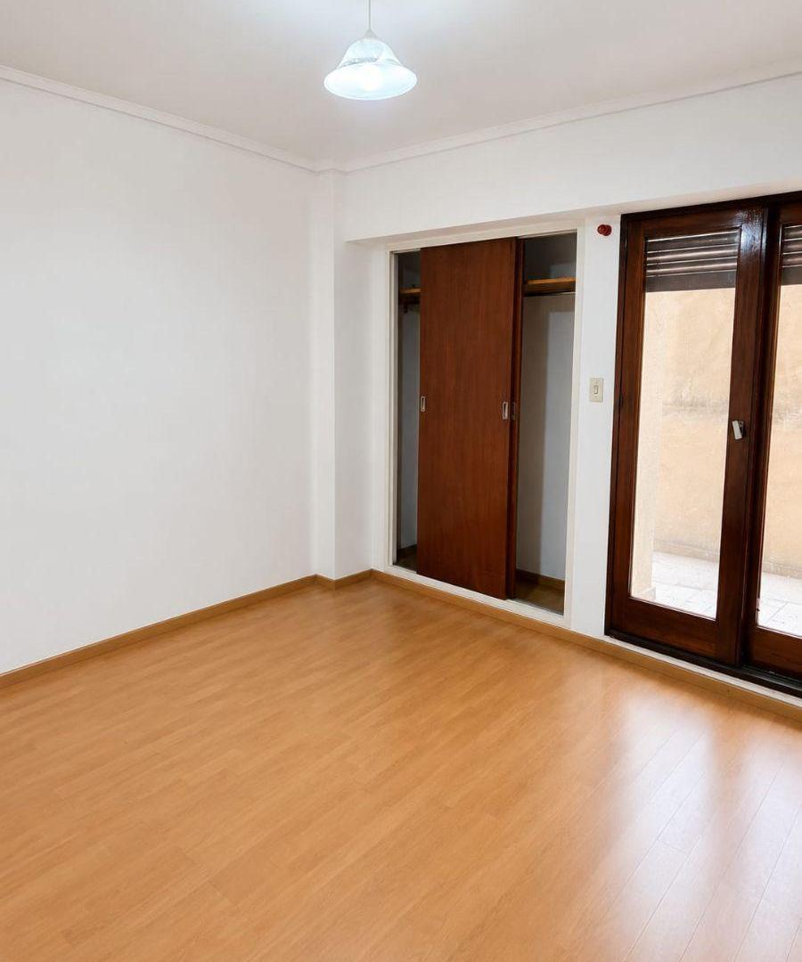Foto de Departamento de 62 m² con 2 dormitorios en venta y alquiler en Centro, imagen 2