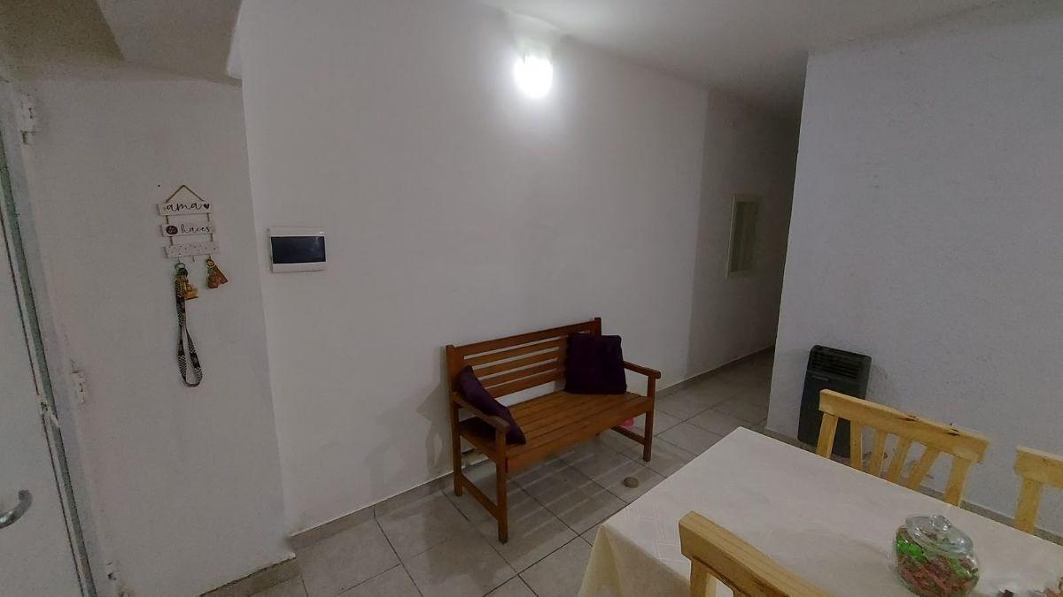 Foto de Casa de 100 m² con 1 dormitorio en alquiler en Ombú, imagen 3