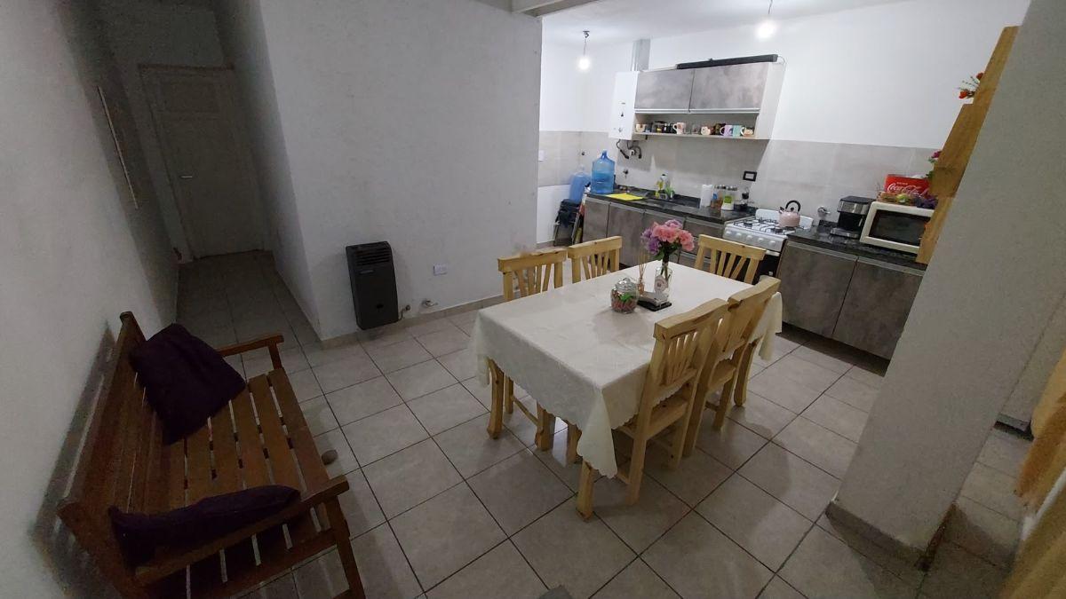Foto de Casa de 100 m² con 1 dormitorio en alquiler en Ombú, imagen 2