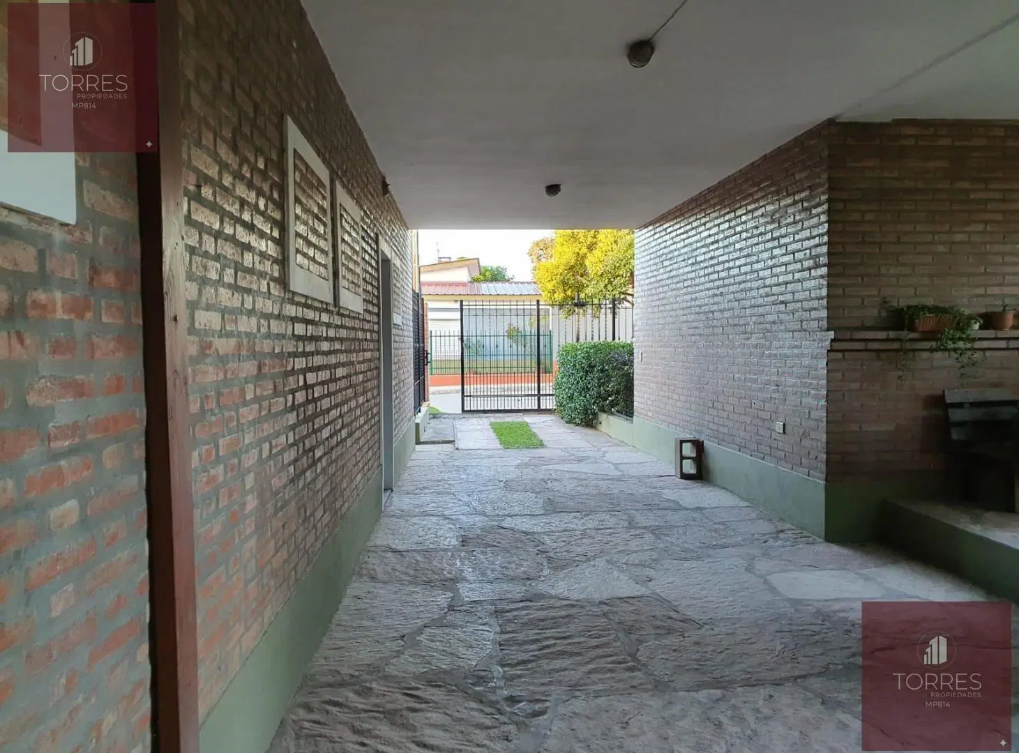 VENTA CASA MAS LOCAL COMERCIAL EN MERLO SAN LUIS CENTRICA 3 HABITACIONES 2