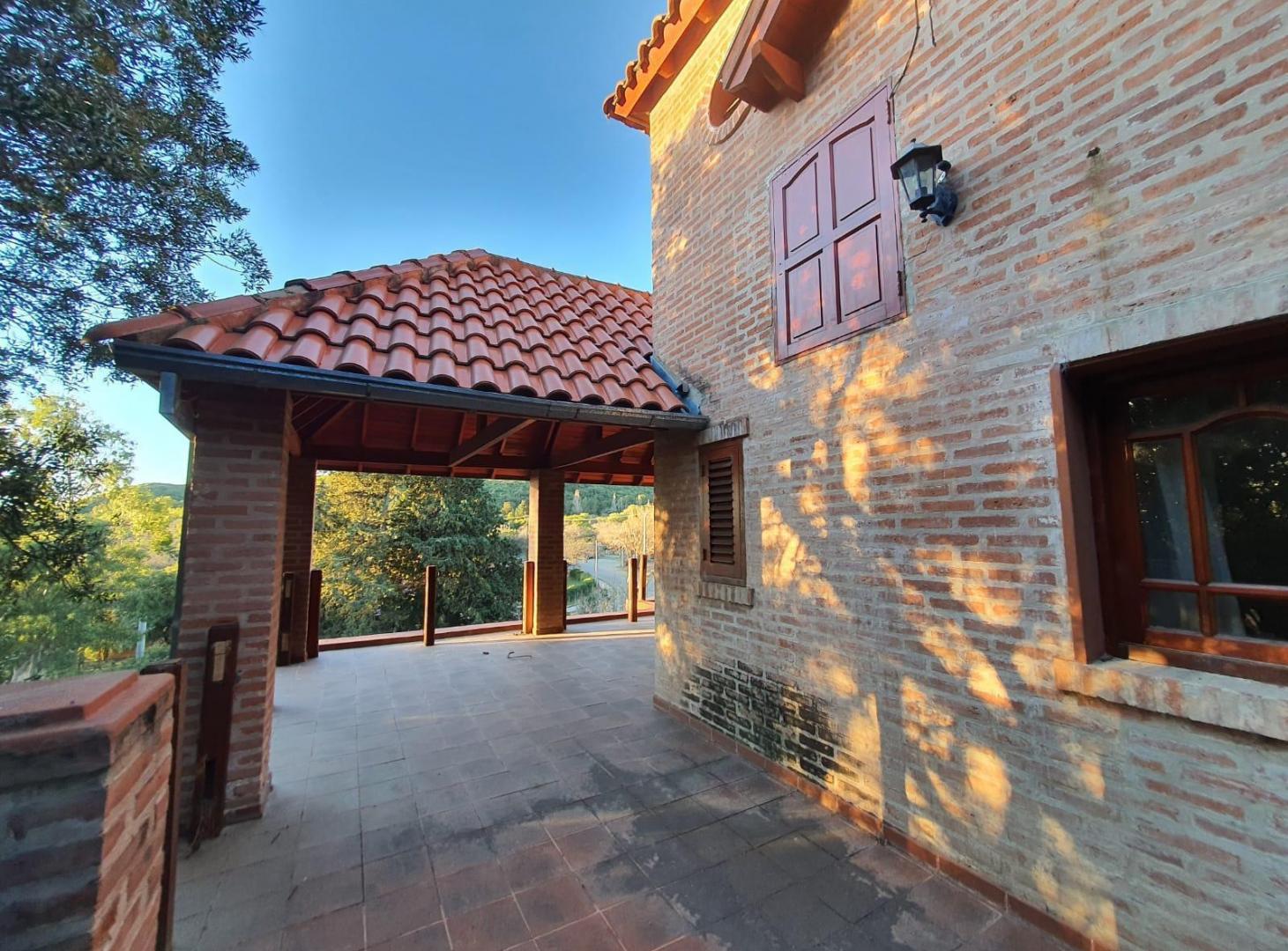 Foto de EN VENTA CASA DE CATEGORIA EN MERLO SAN LUIS, imagen 3