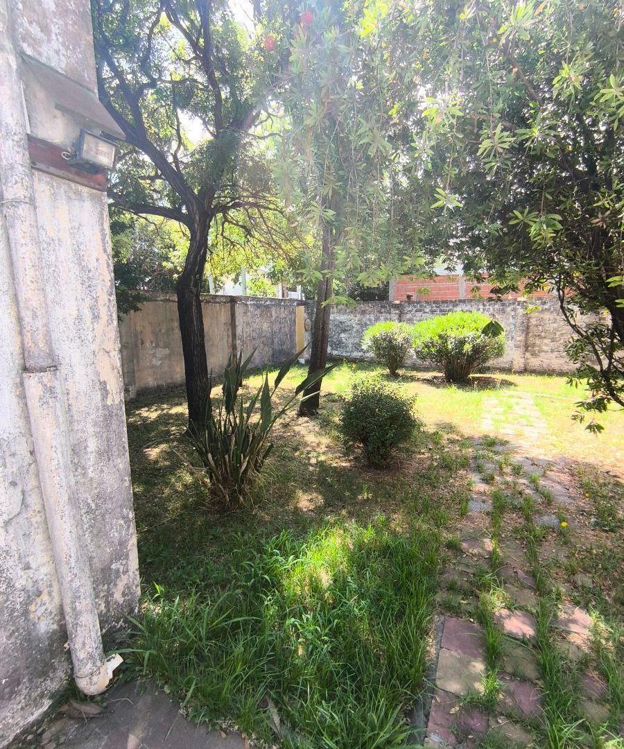 Foto de Venta Castelar/moron Casa a Reciclar Mucho Espacio, imagen 2