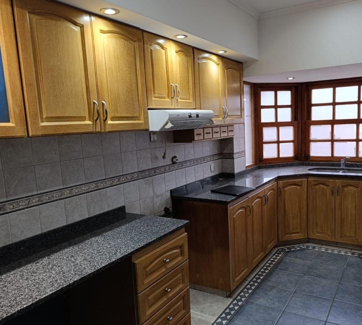Foto de GRAN CASA CON GALPON COMERCIAL EN CENTRO DE BERAZATEGUI, imagen 5