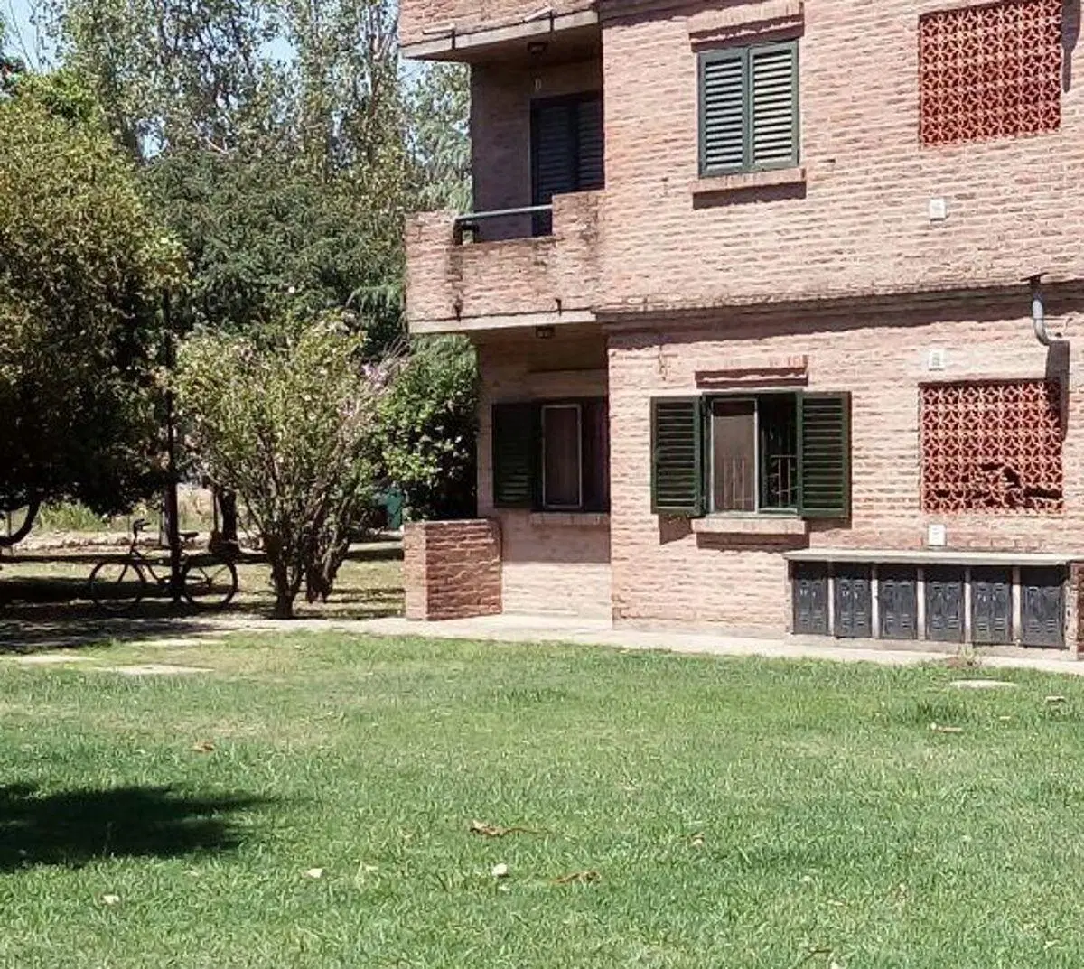 3 Ambientes Planta Baja en Barrio Cerrado Empleados de Comercio 1