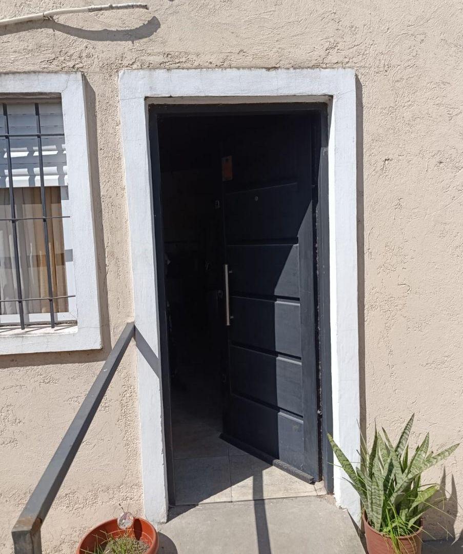 Foto de MODERNA CASA EN CENTRO DE LUIS GUILLON, imagen 5