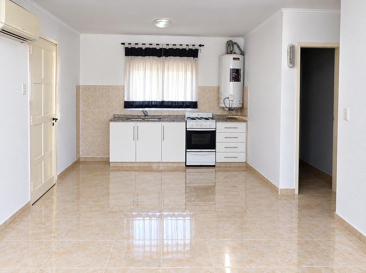 Foto de VENDE O PERMUTA LINDA CASA 2 HABITACIONES EN PLAYA GRANDE SAN CLEMENTE, imagen 2