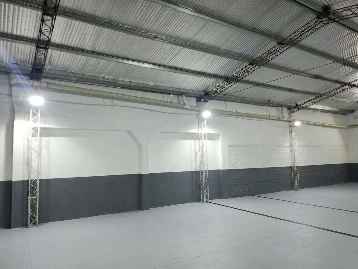 Foto de ESPECTACULAR GALPON 10 X 20 METROS EN CENTRO MONTE GRANDE, imagen 5