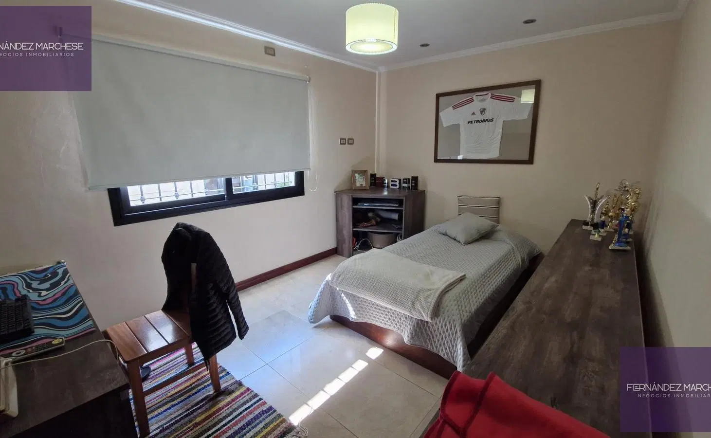 Casa con pileta quincho y cochera 2