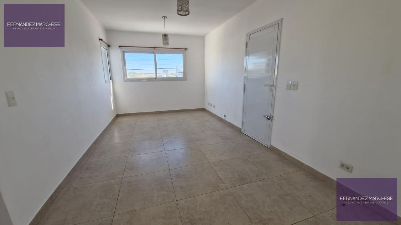 Departamento con cochera en alquiler