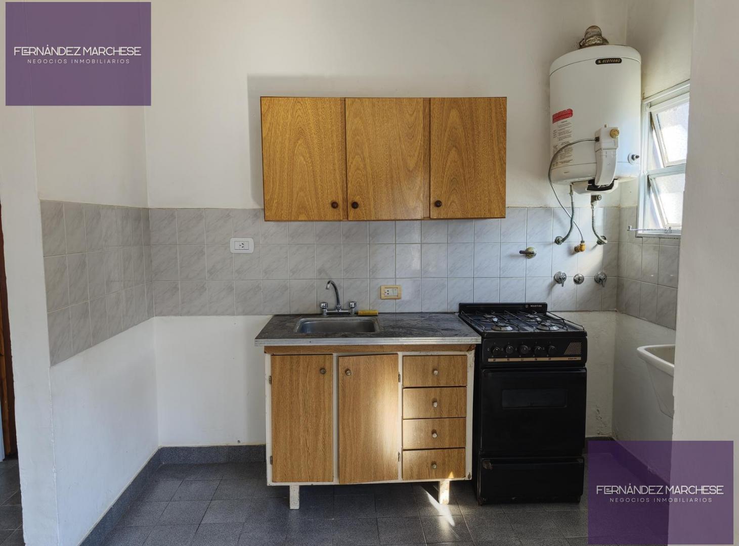 Foto de Departamento con patio, cochera y verde., imagen 3